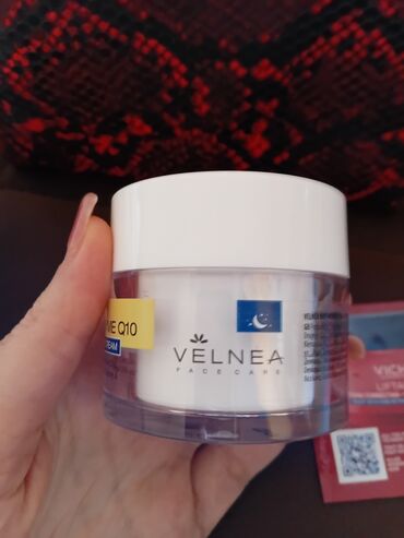 Nega kože: Set za negu lica + neseser Sadržaj: - Velnea Face Care Coenzyme Q10 — 4