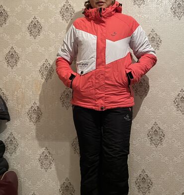 Горнолыжная, сноубордическая одежда: Костюм