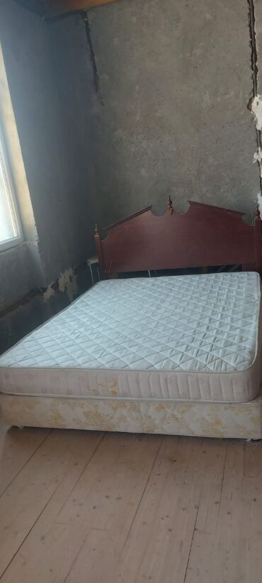işlənmiş taxtalar: İşlənmiş, İkinəfərlik çarpayı, Matras ilə