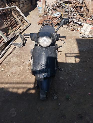 vespa moped: Zigzag satılır problemi akulmatiri yoxdu Porşen yoxdu bir iki — 3