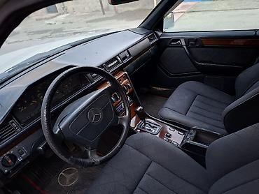 ford 5 1 transit: Mercedes-Benz E 220: 2.2 l | 1993 il Sedan — 6