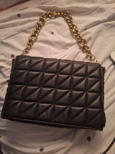 Handbags: Zara torba, srednje velicine,veci od dva modela koja su bila u