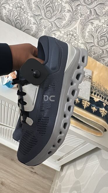 фирменные красовки: Эркектердин кроссовкасы, 41, Жаңы, түсү - Боз, Өзү алып кетүү, Акылуу жеткирүү