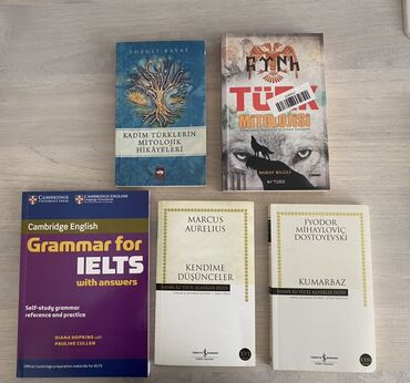 Fərqli qiymətlərdə kitablar satılır. Bir neçə kitab alana endirim