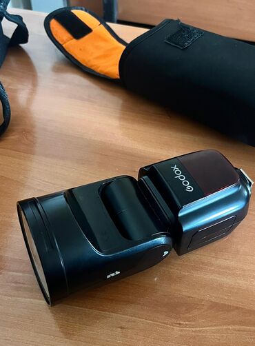 canon obyektiv: GODOX V1C flash. Canon uchundur. Normal veziyetdedir. Son yeri 260 dir