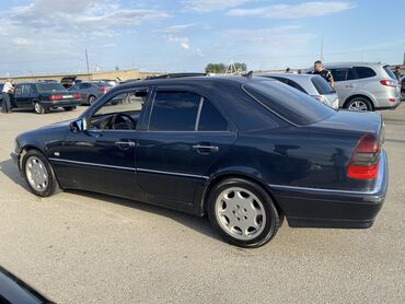 opel vektra b: Mercedes-Benz 240: 2.4 l | 1997 il Sedan