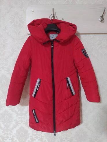 пиджак красный: Продается детская куртка для девочки на 8-9 лет, состояние отличное
