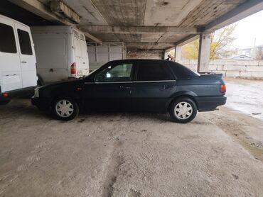 Volkswagen: Volkswagen Passat: 1993 г., 1.8 л, Механика, Бензин, Седан