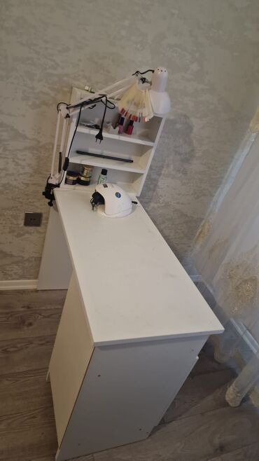 Salon masaları: Manikur masasi 100 azn satilir‼️unvan kohne bazar l8208p sekine