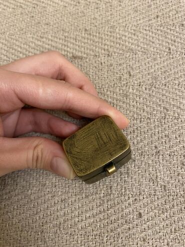 Miniatür Qurani-Kərim kitabçası qədimi üslubda, kvadrat formalı