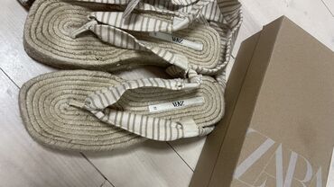 Basanoşka və səndəllər: Zara, Ölçü: 38.5, rəng - Bej, İşlənmiş — 4