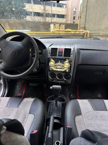 Hyundai: Hyundai Getz, gümüşü rəng Texniki xüsusiyyətlər: - Yanacaq növü — 11