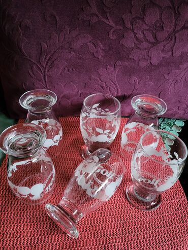 Čaše: Case nove golf sa stopom univerzalne. Komada 6 u ceni — 7