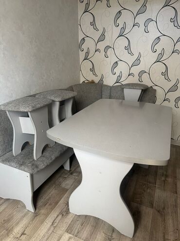 б у мебель продаю: Комплект стол и стулья Кухонный, Новый