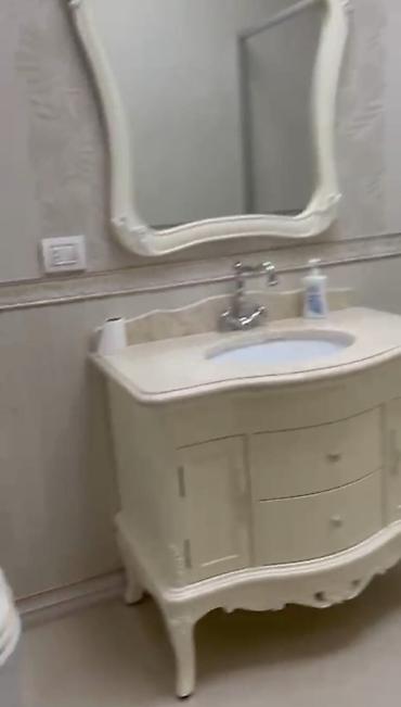 Сниму квартиру: 4 комнаты, 185 м² — 3