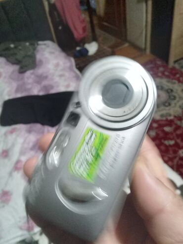 Fotokameralar: Sony Cyber-shot DSC-P10 rəqəmsal fotoaparat Xüsusiyyətlər: - Model — 11