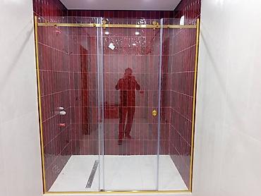 Душевые перегородки и ограждения: Душевые ограждения и перегородки из закалённого стекла на заказ. - — 2