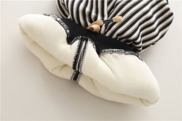 Cinslər və şalvarlar: Qara rəng 3-4 yaşa, Zolaqlı 2-3 yaş uşaqlara uyğundur. Çəhrayı rəngli — 8