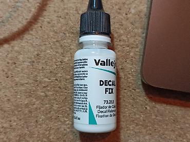 z jenotem: Vallejo Decal Fix 73.213 – płyn do nakładania i utrwalania kalkomanii — 2