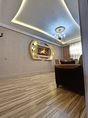 Həyət evləri və villalar: 21 sayli mektebin yaninda,ipotekaya yararli 3 otaq satilir.Menzil