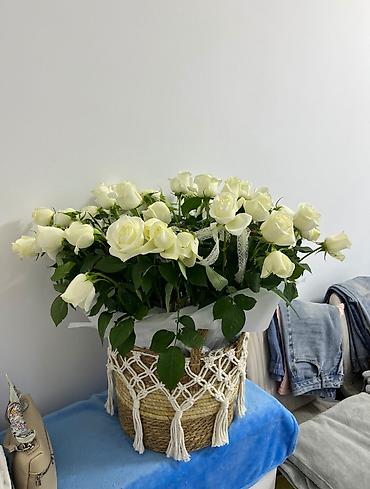 Продаю красивый букет из белых роз Получено- 16.09.26 Цена-3500