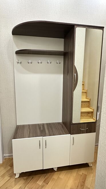 Mebel: İşlənmiş, Açılan, 4 qapılı Düz dolab, Dəhliz dolabı, Azərbaycan