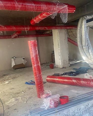 Havalandırma: Qırmızı rəngdə olan havalandırma boruları sistemi. Bu sistem, hava — 4