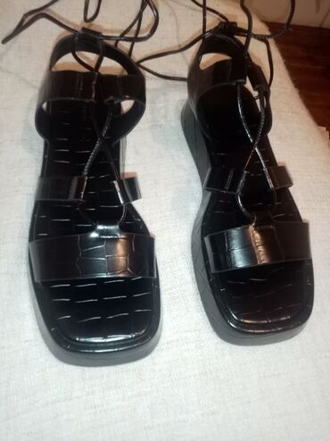 zlatne ravne sandale: Sandals, Reserved, 40