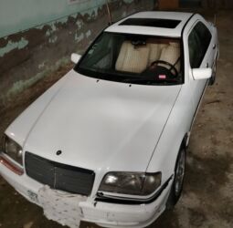 Mercedes-Benz: Mercedes-Benz 220: 2.2 l | 1995 il Sedan — 5