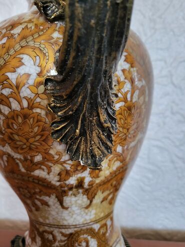 Ostali kućni dekor: Vaza nova iz 50ih god. porcelan,neka vrsta legure. rucni rad — 19