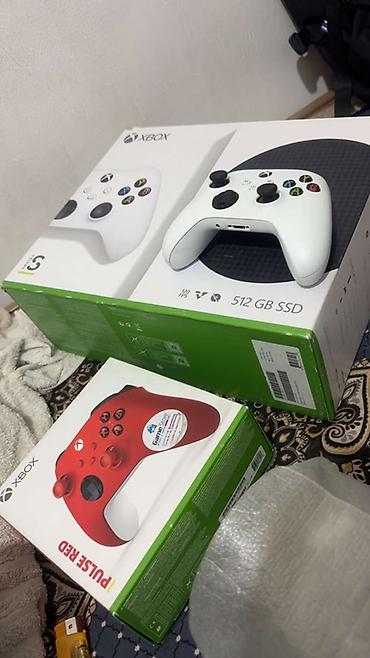 Xbox Series S 512 GB SSD + дополнительный беспроводной геймпад Xbox