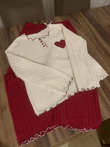 Ev geyimləri, pijamalar: Qadın pijama dəsti Yenidir her birin 60 azn almisam ama endirimle — 15