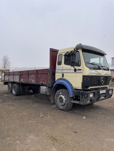 автомобиль лабо: Жүк ташуучу унаа, Mercedes-Benz