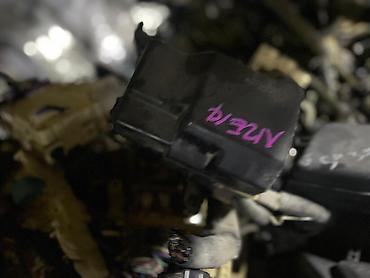 Капоты и комплектующие: Петли капота Toyota, Б/у, Оригинал — 26