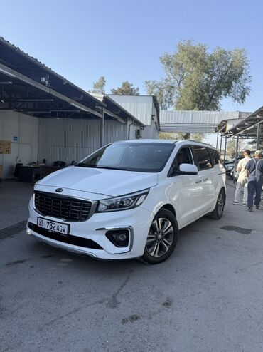 дом на колеса: Kia Carnival (Grand Carnival) — просторный 7–8‑местный минивэн в белом