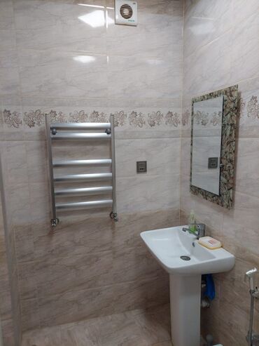 Uzunmüddətli kirayə mənzillər: Mənzil – san/qovşağı və balkon təsviri - Hamam: Divar və döşəmə — 37