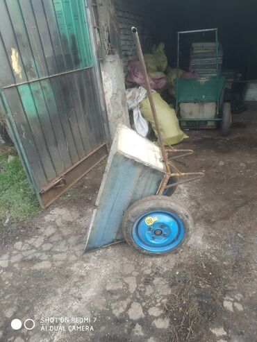 Садово-строительные тачки и тележки: Садово-строительная тачка и тележка, Двухколесная, Б/у — 11