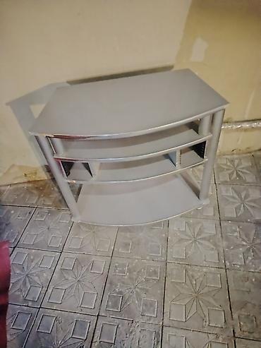 arxa polka: Gümüşü rəngdə künc tipli TV stendi / media konsolu. - Forma: ön — 1