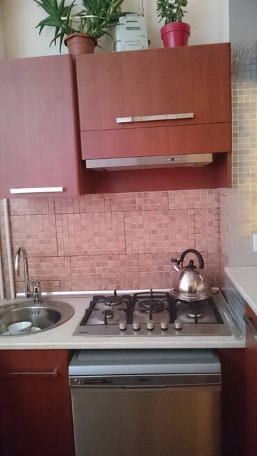 Uzunmüddətli kirayə mənzillər: Yasamal rayonu, Nizami metrosunun yaxını, Dövlət Statistika — 10