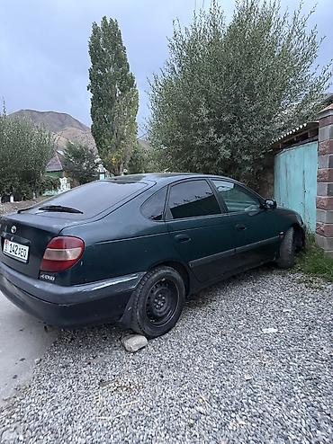 Toyota: Toyota Avensis: 2001 г., 1.8 л, Механика, Хэтчбэк — 4