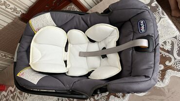 cybex pallas 2 fix avtokreslosu: Chicco firmasının uşaq avtomobil oturacağı. Boz rəngdədir və körpənin