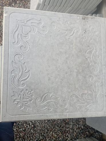 Тротуарная плитка: Тротуарная плитка 

- Формат: квадрат 30×30 см
серая 500
цветная 550 — 2