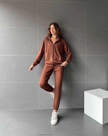 Gornji i donji deo: Komplet trenerka S M L XL 2XL Cena 3300 din — 12