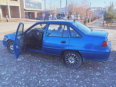 Другие автомобили: Седан синего цвета, 4 двери. Атмосферный бензиновый двигатель — 2