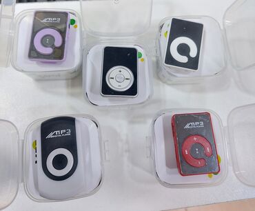 Qulaqcıqlar: Mp3 player yeni mahniya qulaq asmaq ucun mikro kart taxlir nasunik