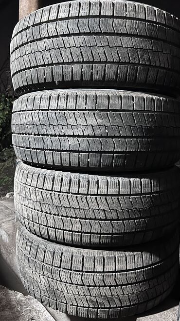 Шины: Шины 215 / 50 / R 17, Зима, Б/у, Комплект, Легковые, Япония, Bridgestone