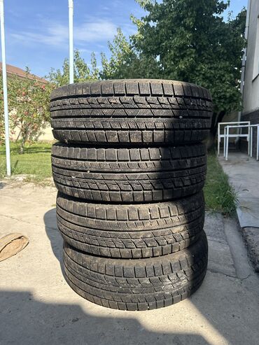 Шины: Продаю шины (липучка) 195/65 R15 Шины совершенно новые ездила только