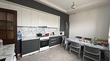 Продажа коттеджей и домов: Продаётся двухэтажный жилой дом с отдельным входом и крыльцом. Вместе — 5