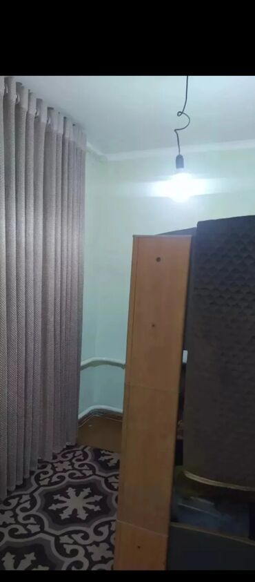 продаю дом под орозбекова бишкеке: 45 кв. м, 3 бөлмө, Сарай, Забор, тосулган, Унаа токтотуучу жай