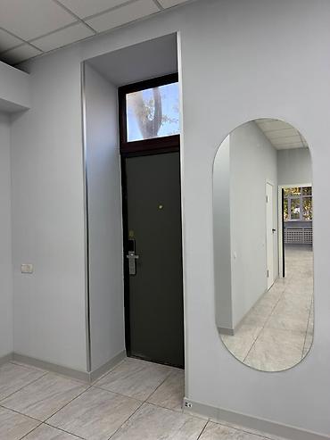 арендовать офис в центре: Сдаю Офис целиком: Банковское отделение, Колл-центр, Нотариус, 80 м², В административном здании, С ремонтом, Первая линия, С отдельным входом, С отдельным санузлом — 8